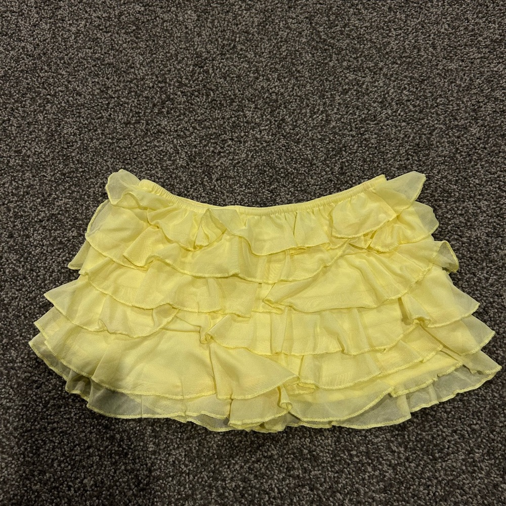 PrettyLittleThing Yellow Ruffled Mini Bloomer Shorts